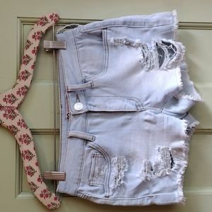 SO goods for life size 5 / 27 Shortie shorts lightwash